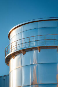 خدمة عزل خزانات المياه بالرياض بأسعار مميزة وجودة عالية – سيف العزل